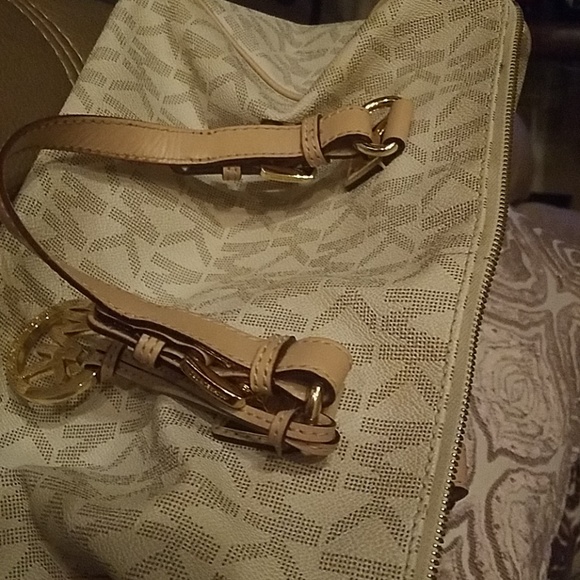 MK PURSE - Picture 1 of 1